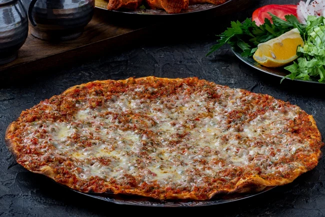 Kaşarlı Lahmacun